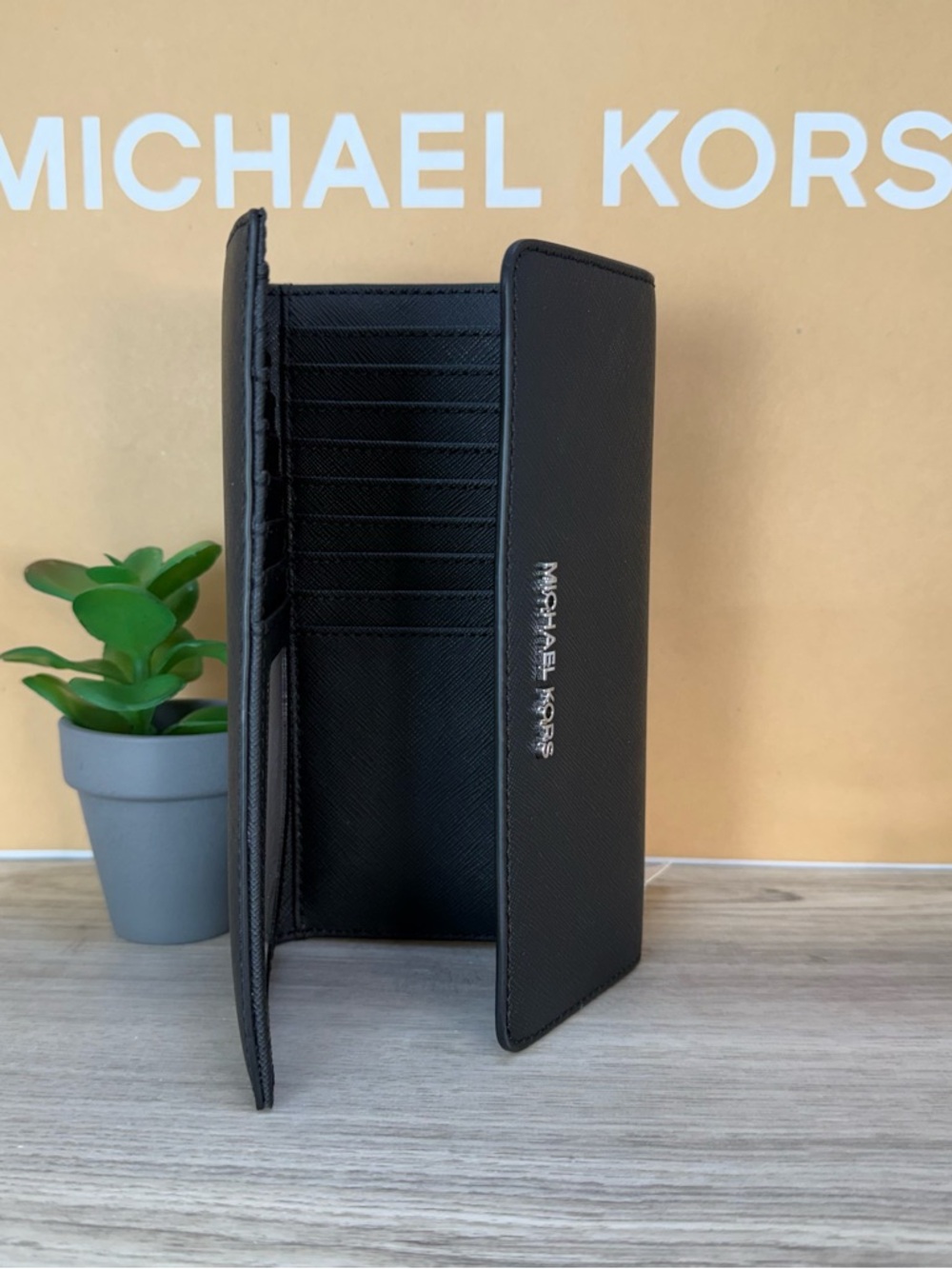 Michael Kors Wallet - Picture 8 of 8